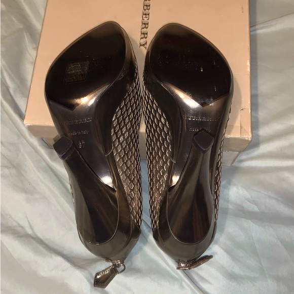 Burberry Pewter 4+inch High Heels👠Sz 37EU/6.5USA Excellent Condition!! Worn 1X! - Picture 4 of 12